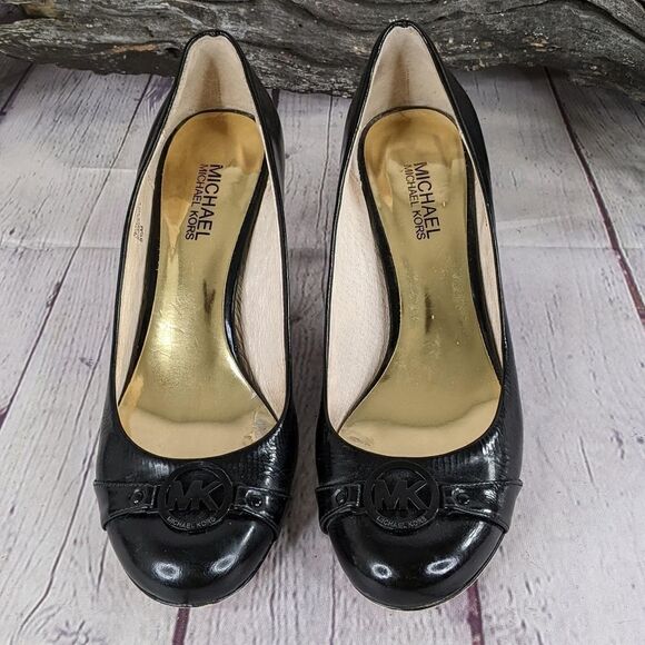 Michael Kors Fulton Mid Pumps - Picture 2 of 9